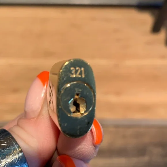 #321 Authentic Louis Vuitton lock and key - Picture 3 of 6